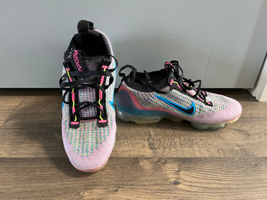 135 Women's Nike Vapor Max size 6 EUC