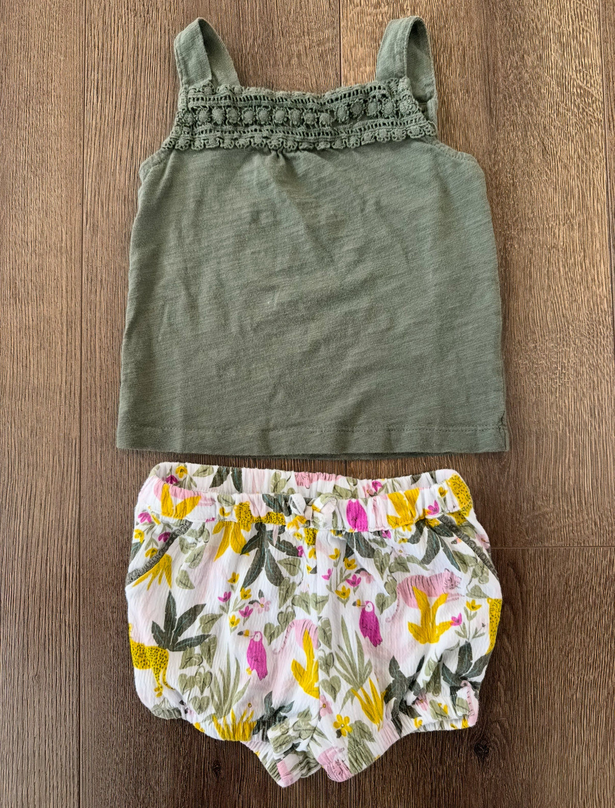 #173 Carter's girl 24m tropical tank outfit *See description