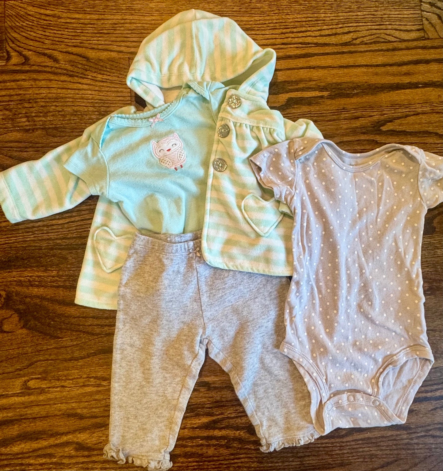 Seller #172 Carter’s Girls Mint 4 Piece Set Size 9M