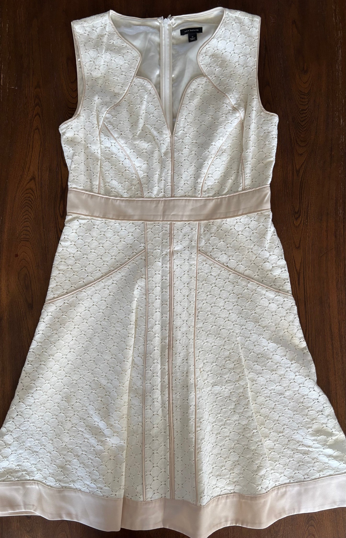 #70 women's Ann Taylor white dress size 0 VGUC