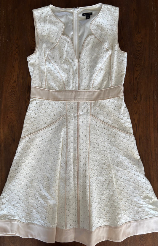 #70 women's Ann Taylor white dress size 0 VGUC