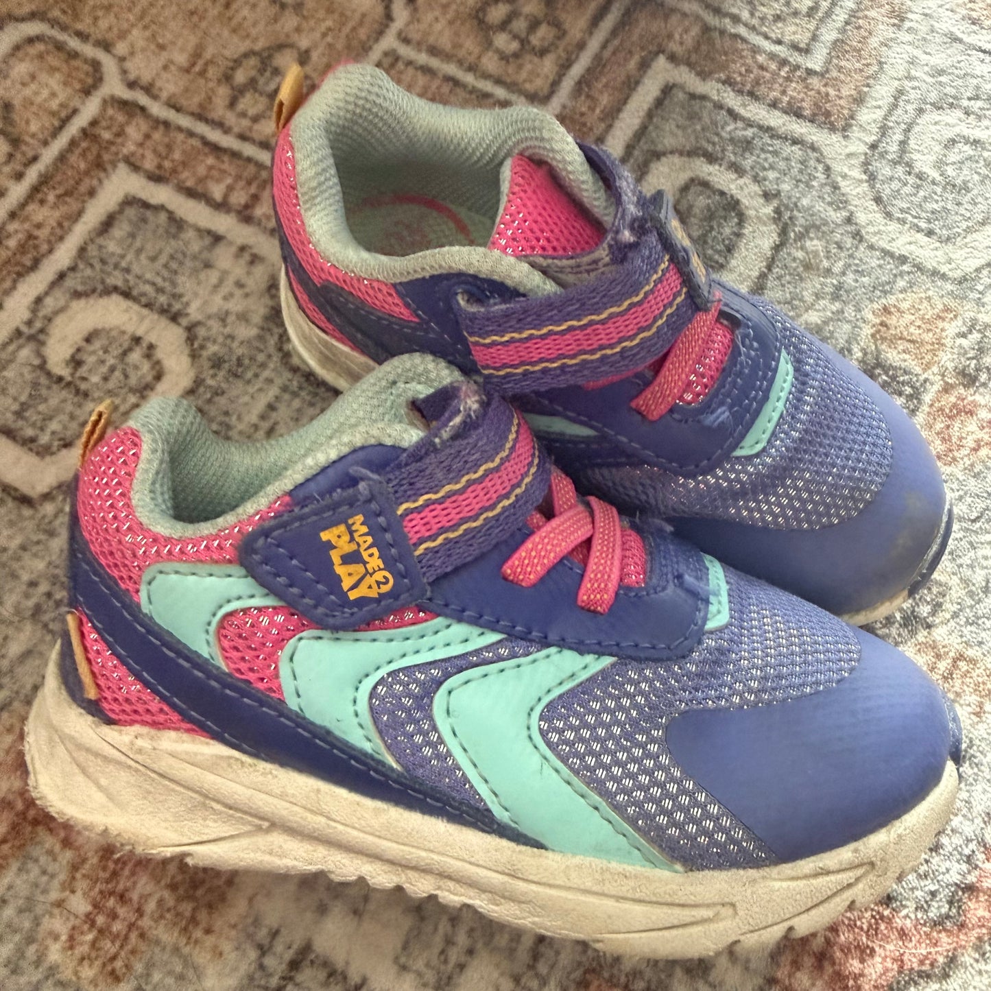 #140- Size 7.5 Striderite Shoes