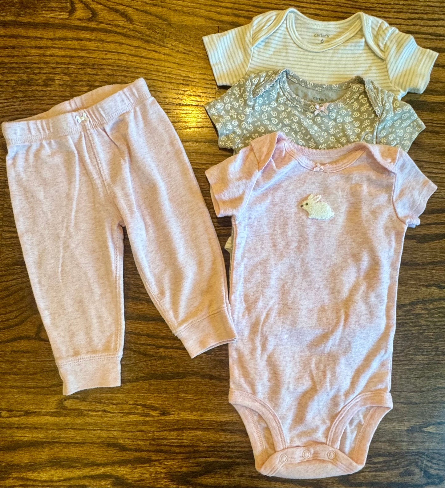 Seller #172 Carter’s Girls 4 Piece Bunny Set Size 6m