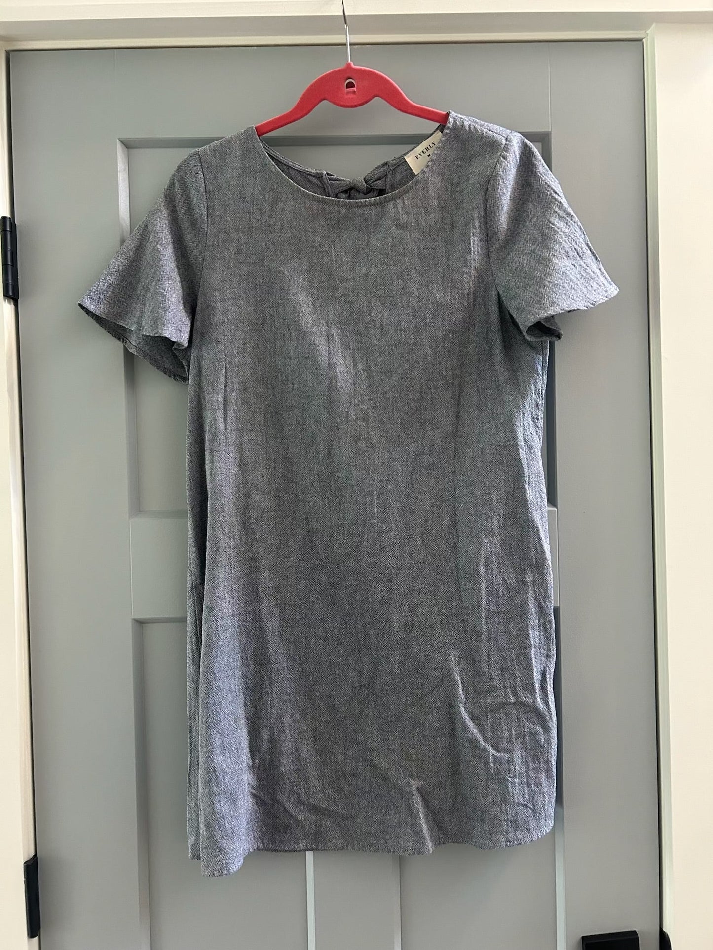 136 EUC shift dress with flutter sleeve chambray size s envy