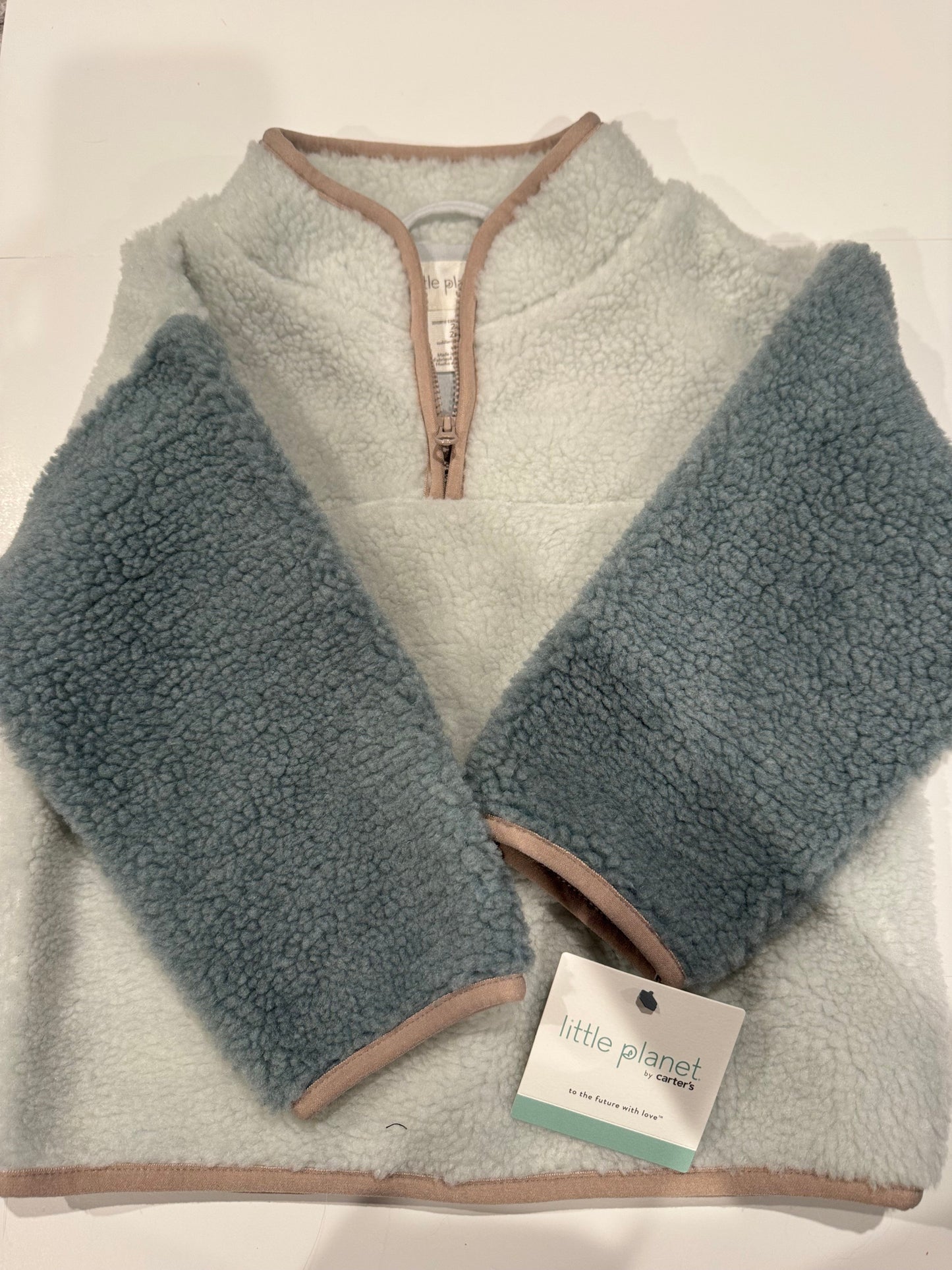 #107 Little Planet Quarter Zip 2T NWT