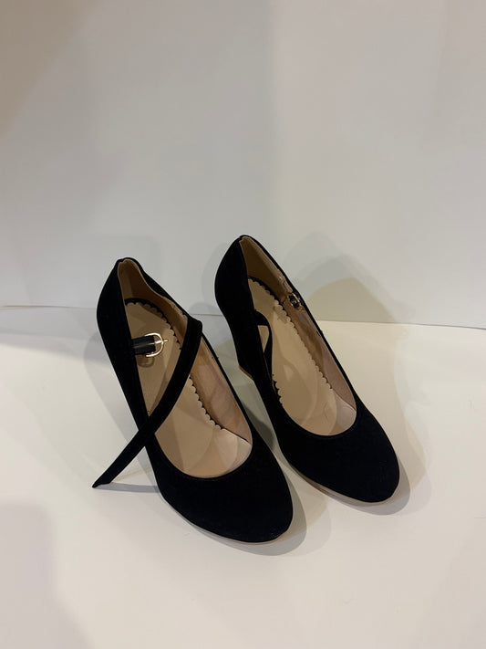 Seller #142 Women’s size 6 (Chinese 34) black velvet platform shoes