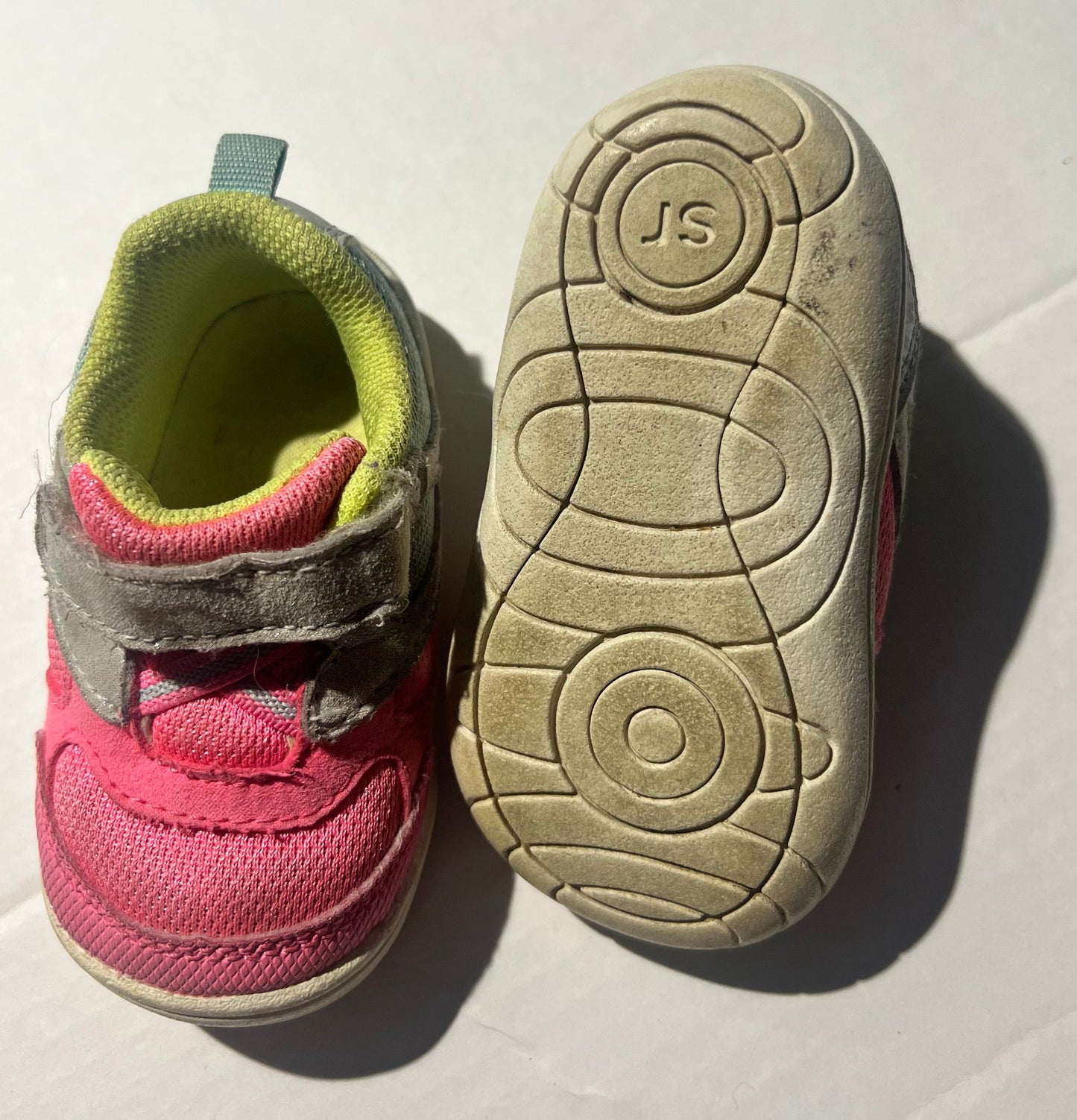 #98 Girls 5 Stride Rite Shoes