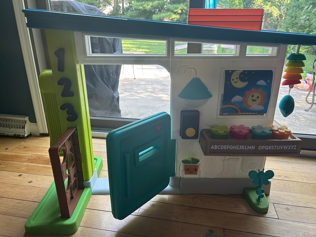 Seller 128 - Little Tike Laugh & Learn Ulitmate Playhouse