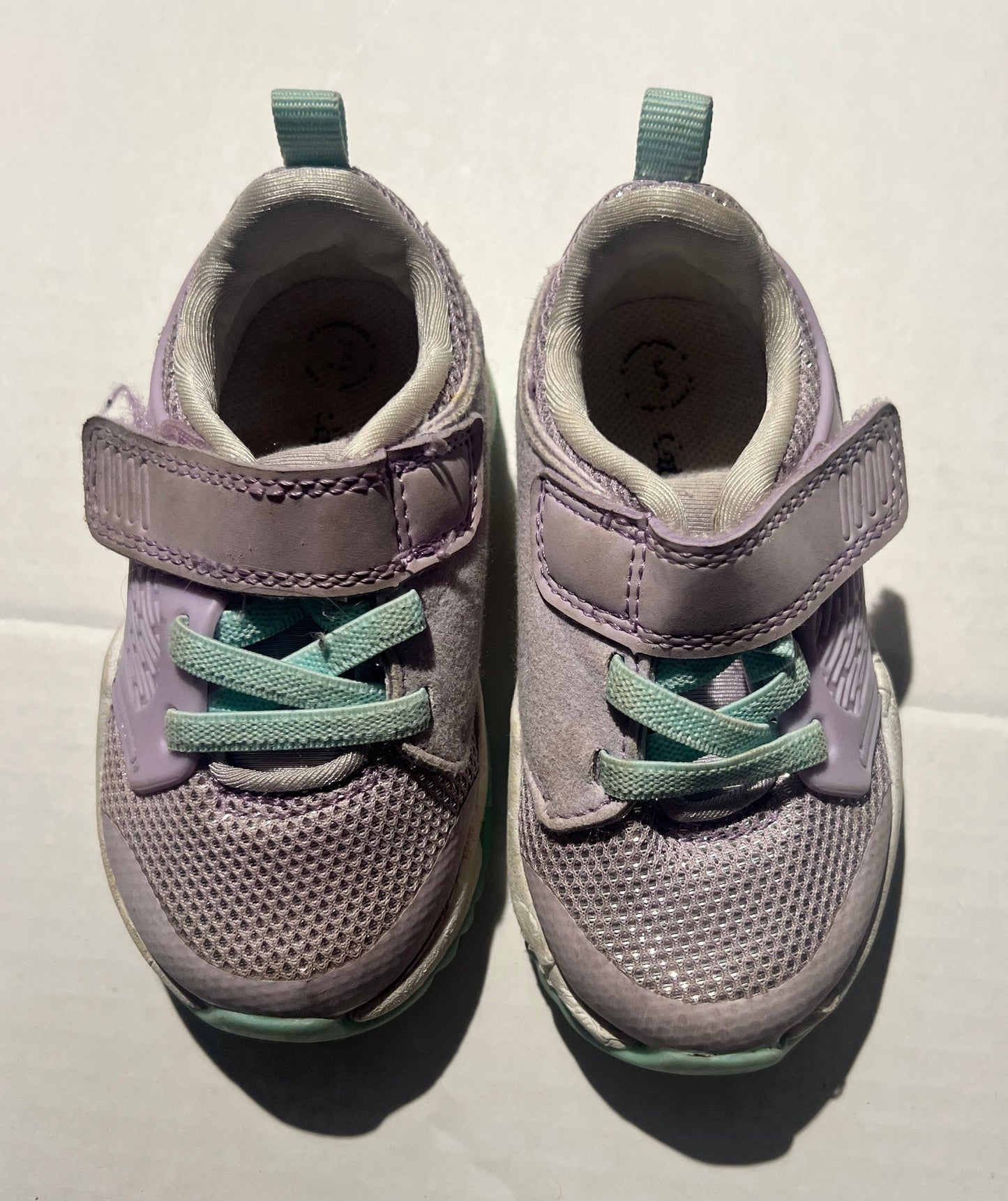 #98 Girls Size 5 Cat and Jack Trainers