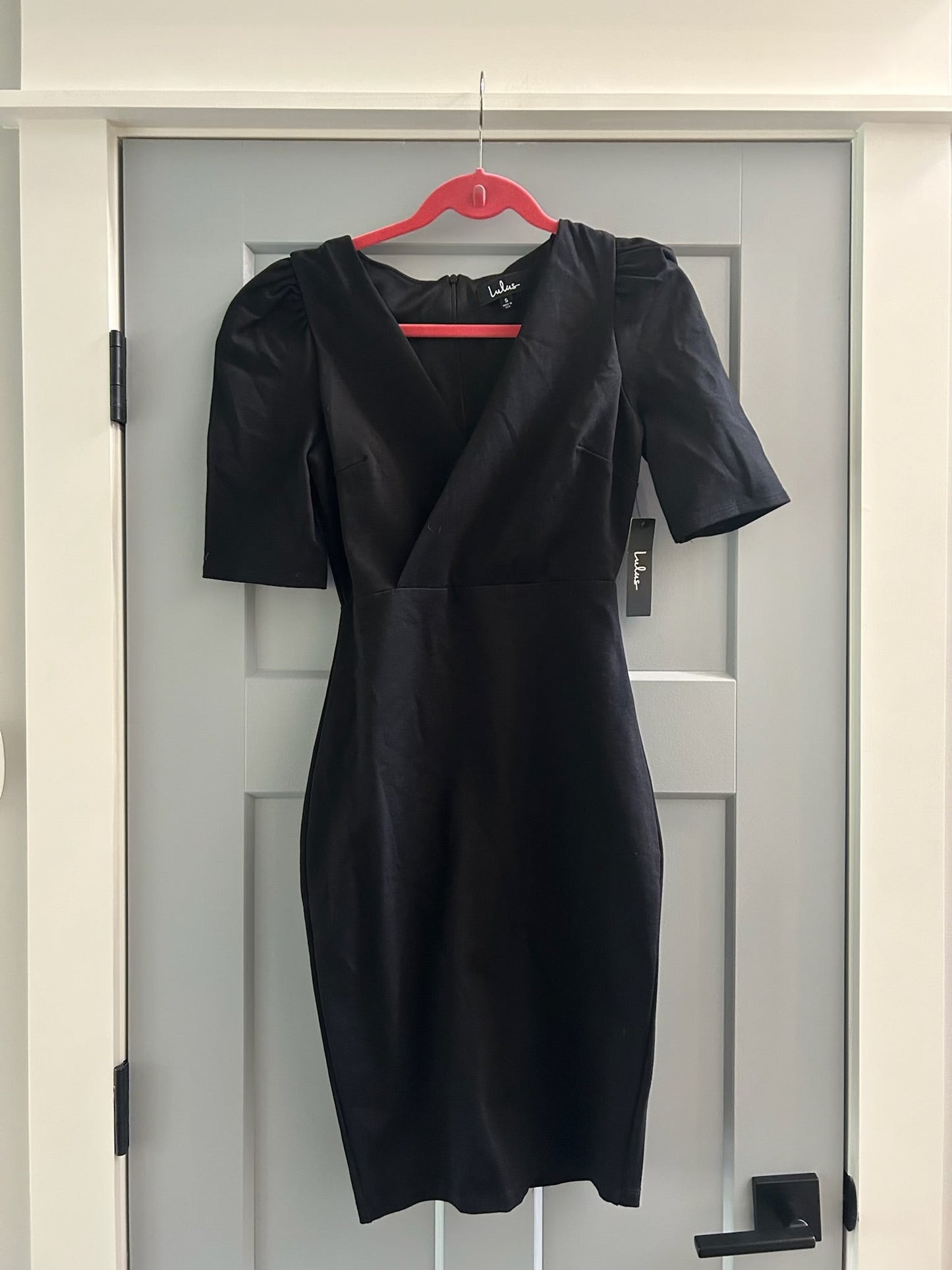 136 NWT Lulu black dress size small short sleeve v neck