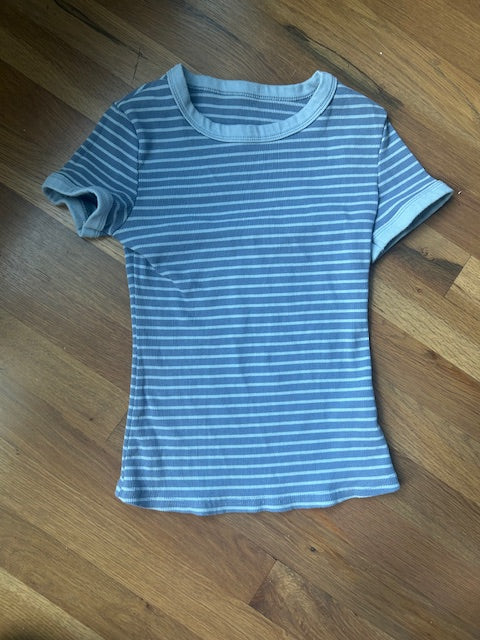 Seller #19 Womens Amazon Fitted tshirt small