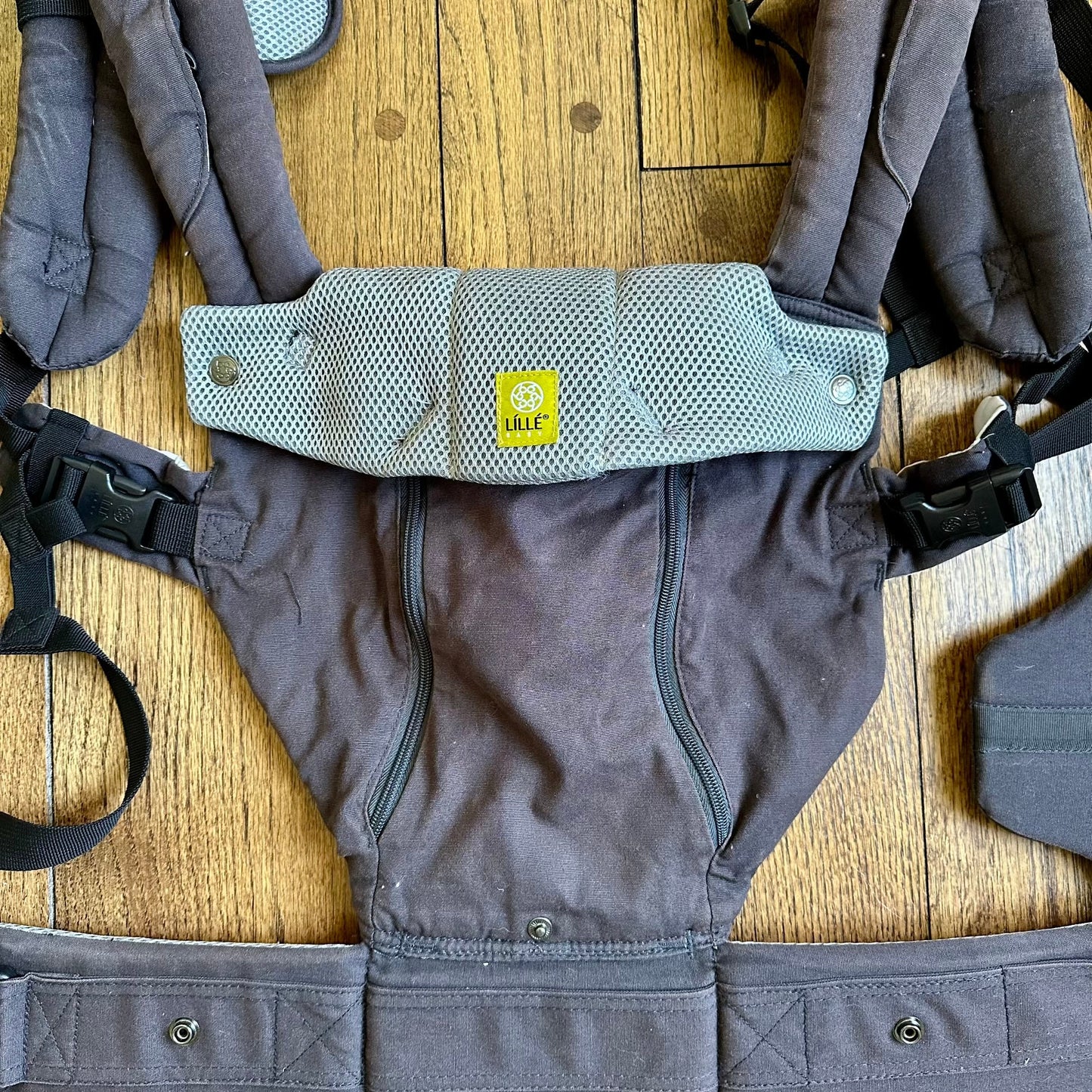#95 GUC Lillebaby Baby Carrier, Black and Gray REDUCED