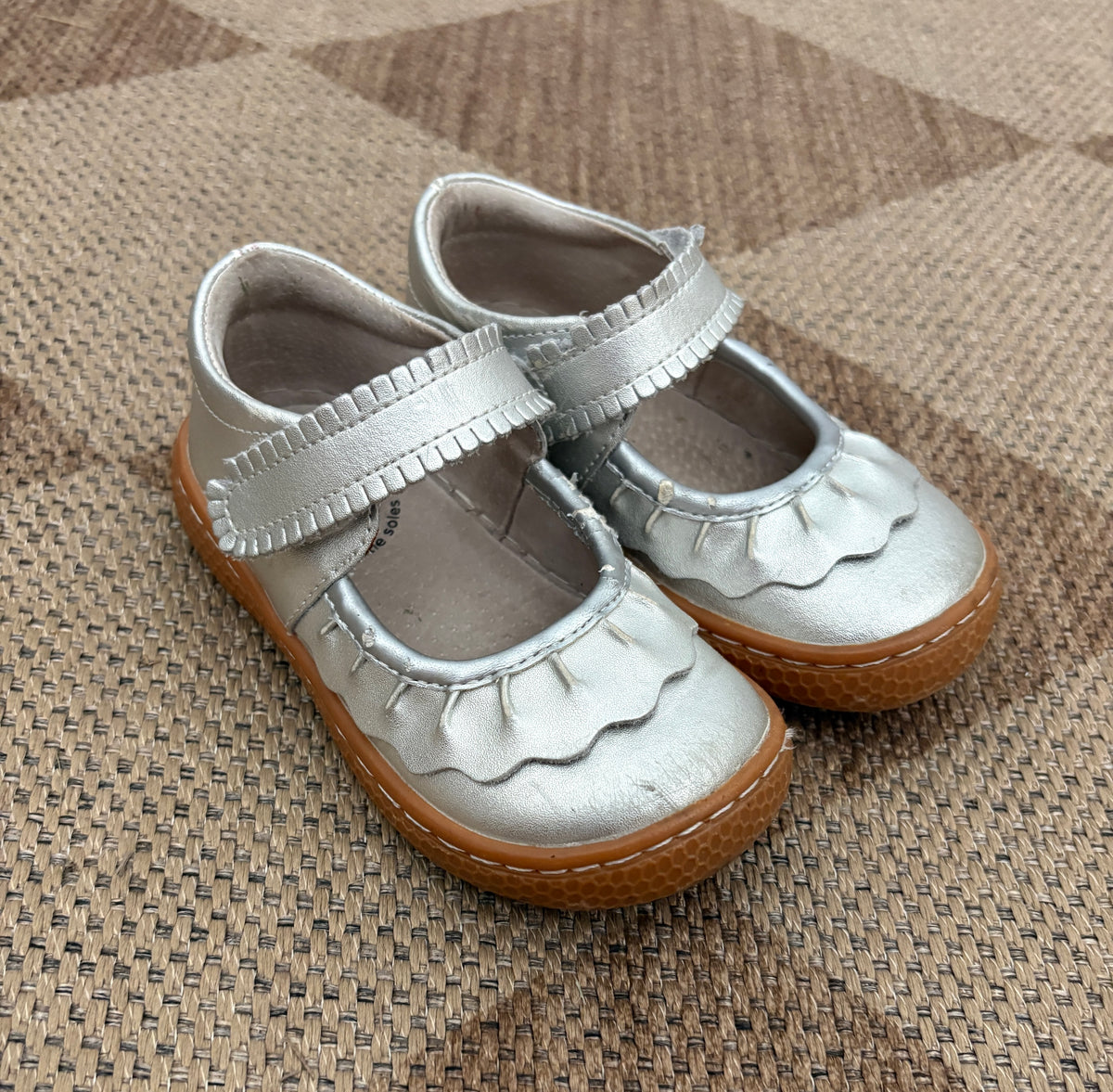#121 girls 7C Live and Luca silver Mary Janes, GUC