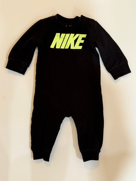 #50 • Boys • Nike • 9 Months • EUC