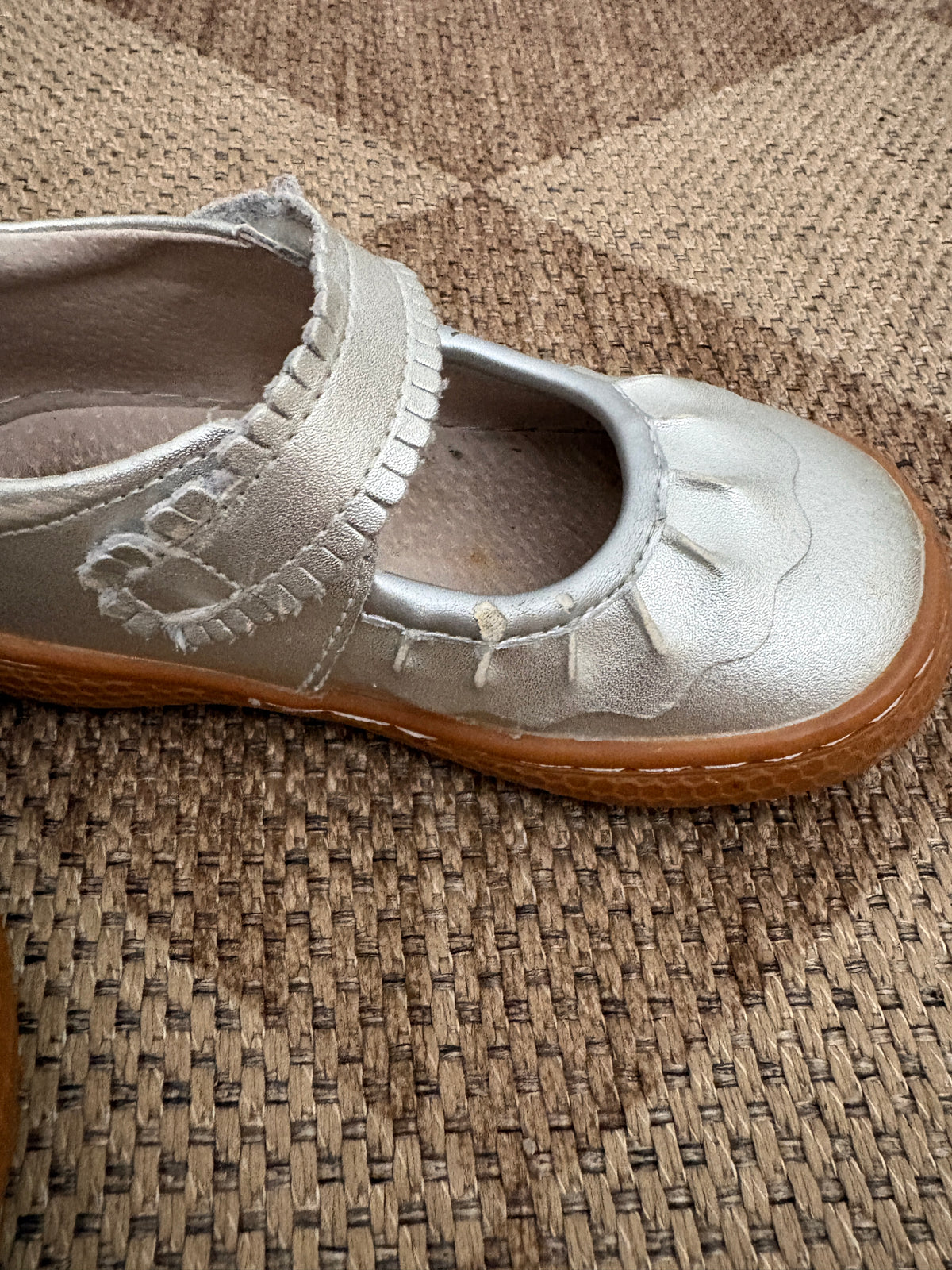 #121 girls 7C Live and Luca silver Mary Janes, GUC