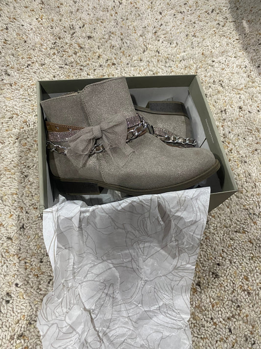 Seller #121 Girls size 3 New in the box booties