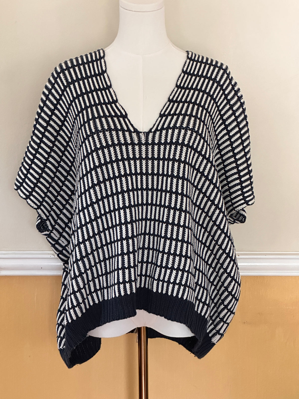 #163 Free People Oversized Sweater - Women's S - EUC