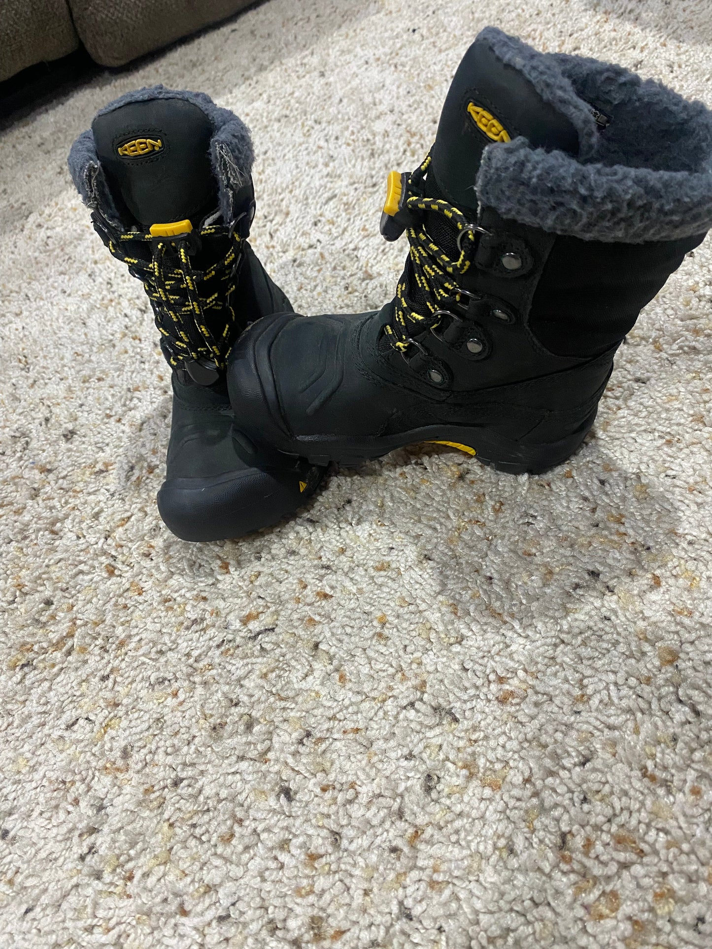 Seller #121 toddler boys size 10 Keen winter boots