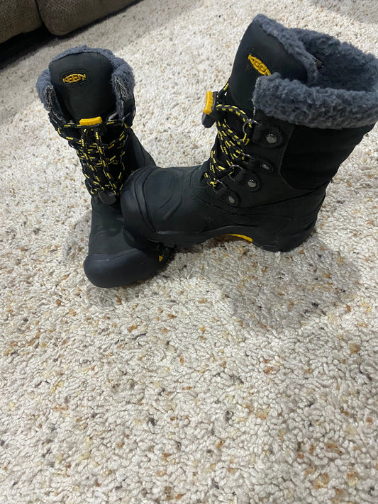 Seller #121 toddler boys size 10 Keen winter boots