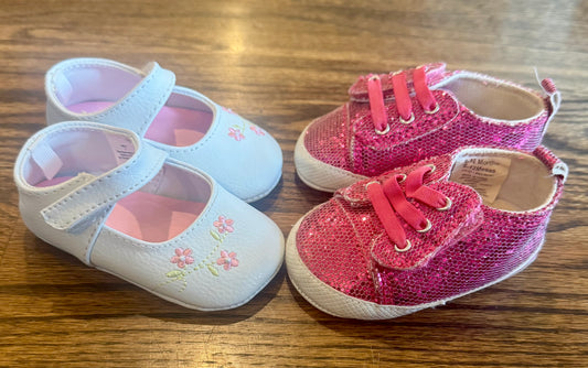 Seller # 172 Girls Baby Shoes Size 12 month/ Size 2 (infant)
