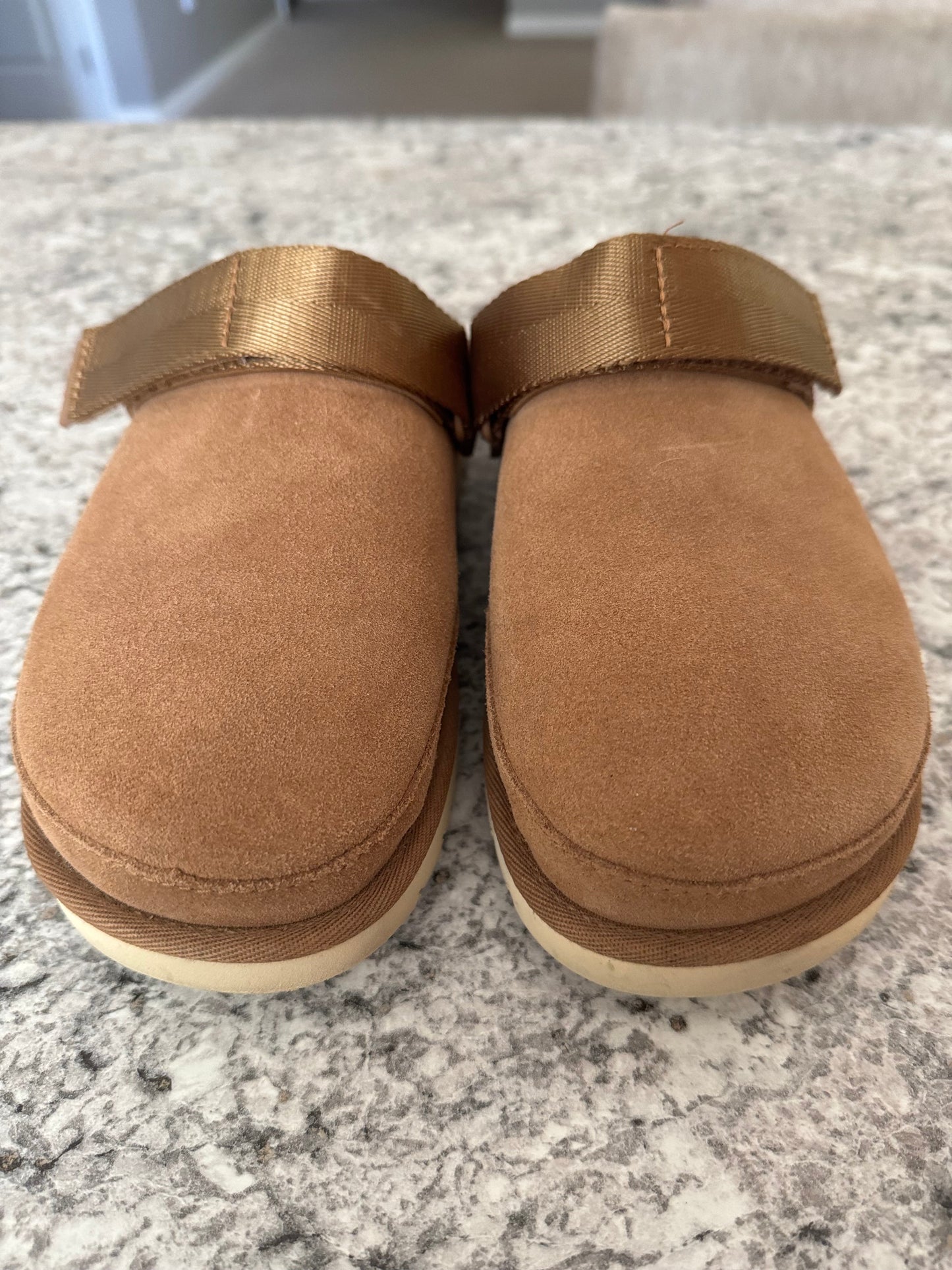 #107 Ugg Clogs size 8 EUC