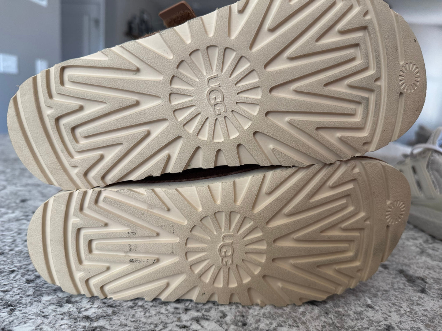 #107 Ugg Clogs size 8 EUC