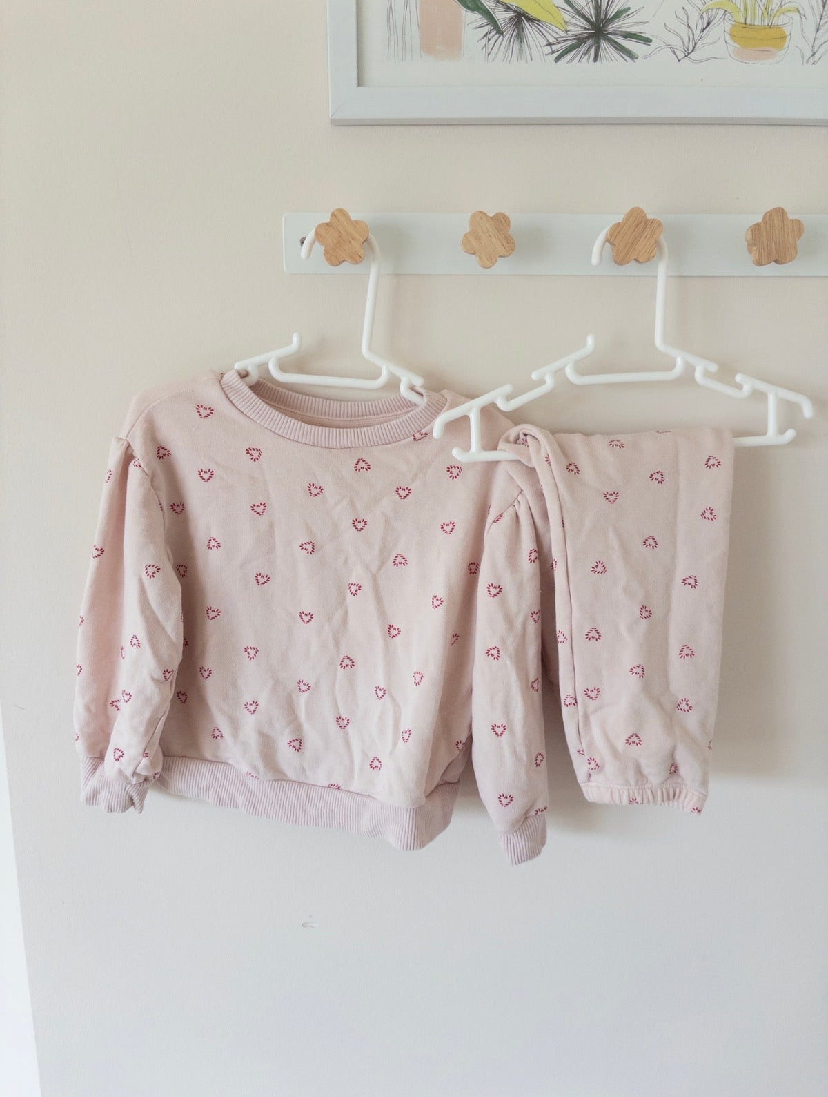 #36 cloud island girls pink sweat suit with candy cane hearts GUC 18 mo