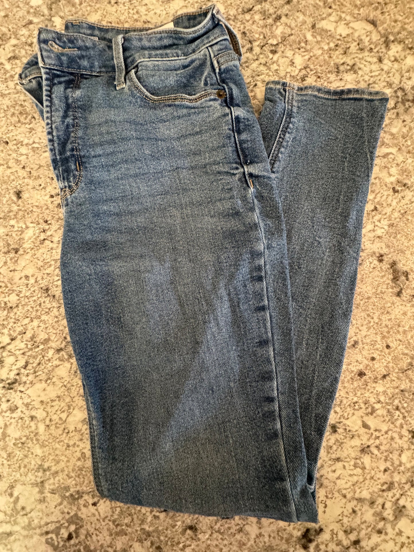 #107 REDUCED American Eagle Next Level Stretch size 6