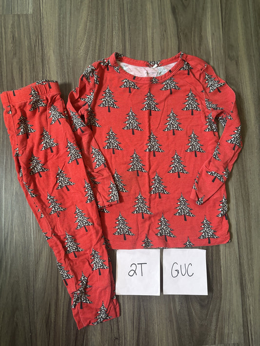 #138 - 2T GUC Bamboo (posh peanut) Christmas Lana PJs