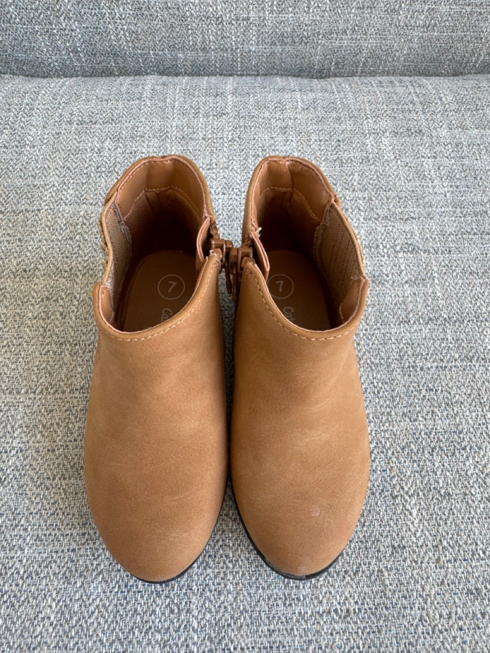 Seller #114 Cat and Jack brown boots with gold glitter girls size 7