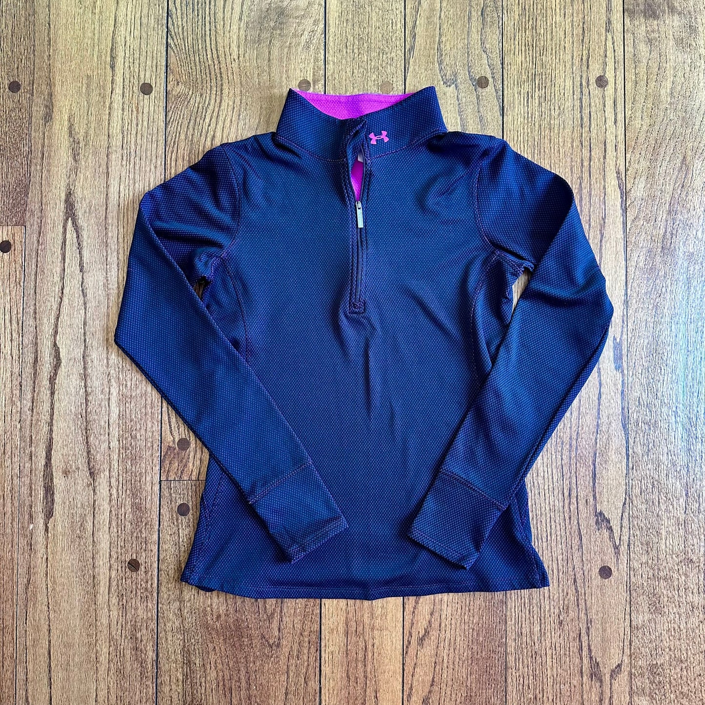 #95 GUC Womens Under Armour Black and Purple Quarter Zip, size S REDUCED