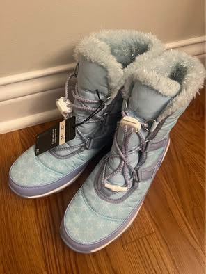 Seller 118 NWT Girls Sorel Disney Frozen boots size 6 youth