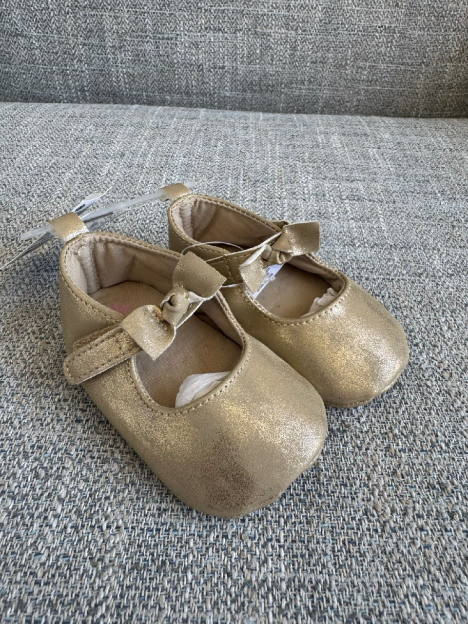 Seller#114 Baby B’Gosh gold soft shoes girls size 1 (0-3 months)