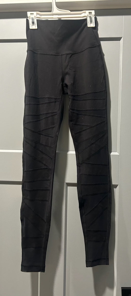 136 EUC size 6 lululemon pants