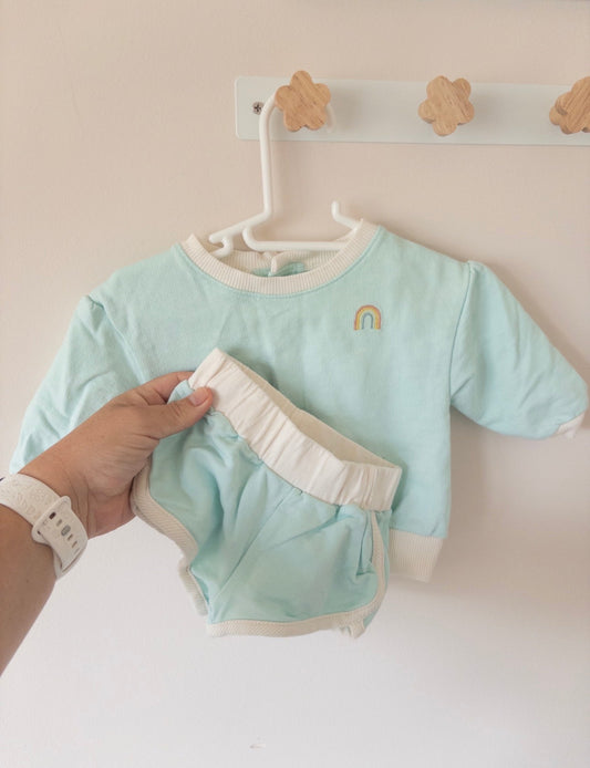 #36- Girls 3 mo carters matching set with shorts and rainbow. EUC