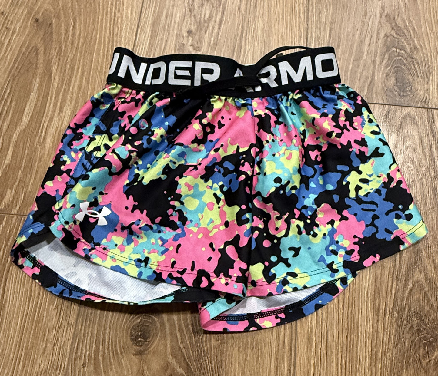 Seller#24 Girls Size YXS Under Armour Splatter Shorts