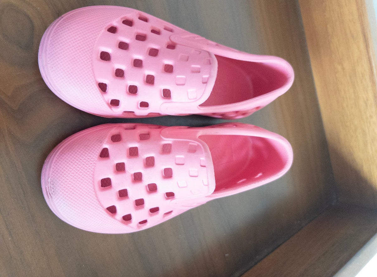 #36- Vans girls size 5 pink shoes EUC