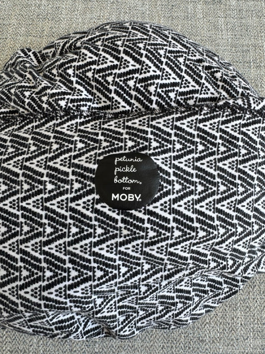 Seller #114 Petunia Pickle Bottom for Moby wrap black and white