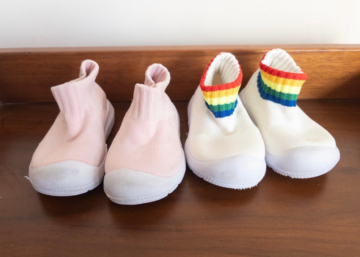 #36 girls size 4 shoes pink and rainbow GUC