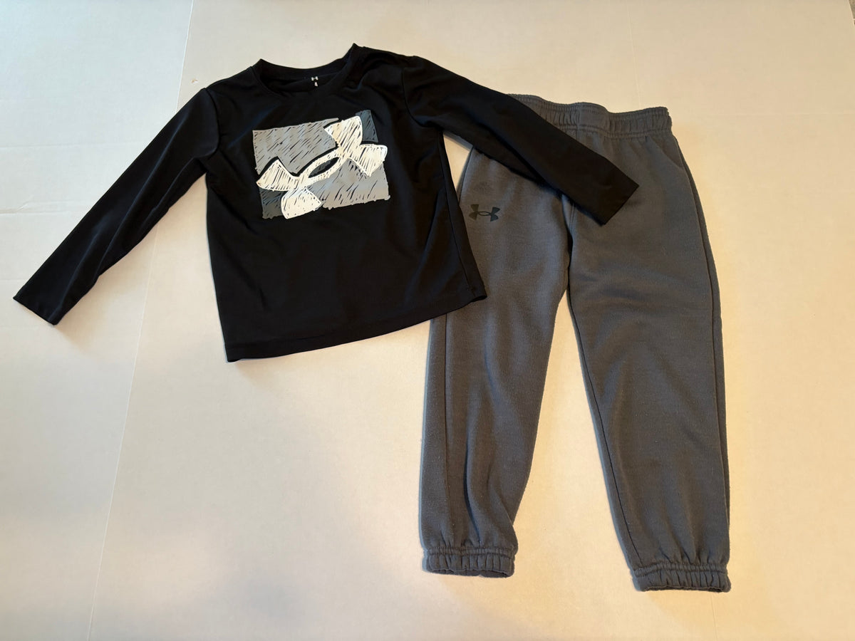 #25 Boys size 4 Under Armour black dri fit long sleeve shirt and gray sweatpants outfit