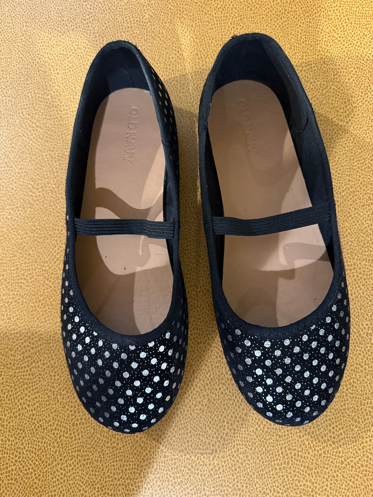 #87 Old navy size 2 girls black and silver polka dot ballet flats VGUC