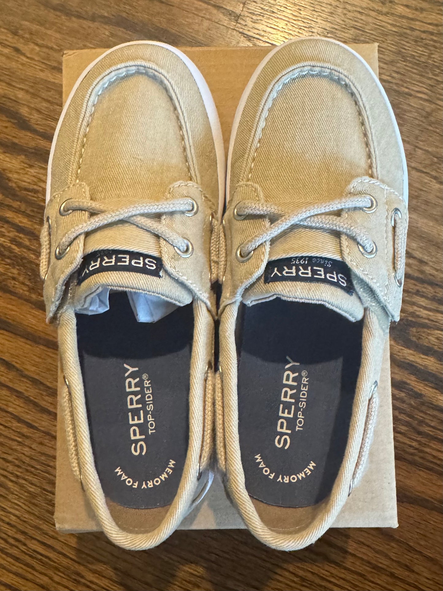 #28 NEW Sperry Boys Shoes Size 12