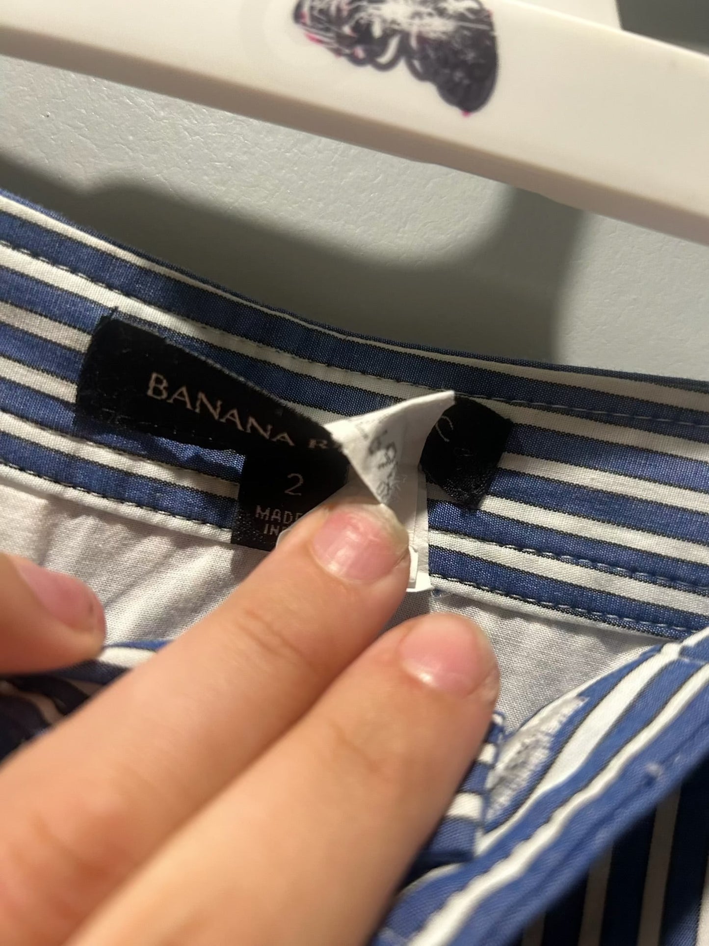 136 EUC banana republic skirt size 2