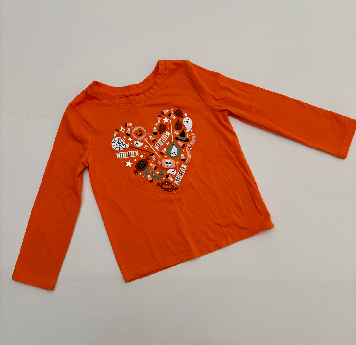 #121 girls 4T Cat & Jack Halloween heart shirt, VGUC