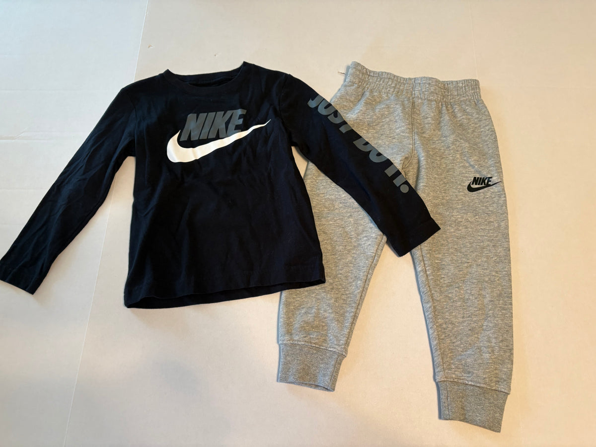 #25 Boys size 4 (XS) Nike 2 piece outfit - black shirt and gray sweatpants