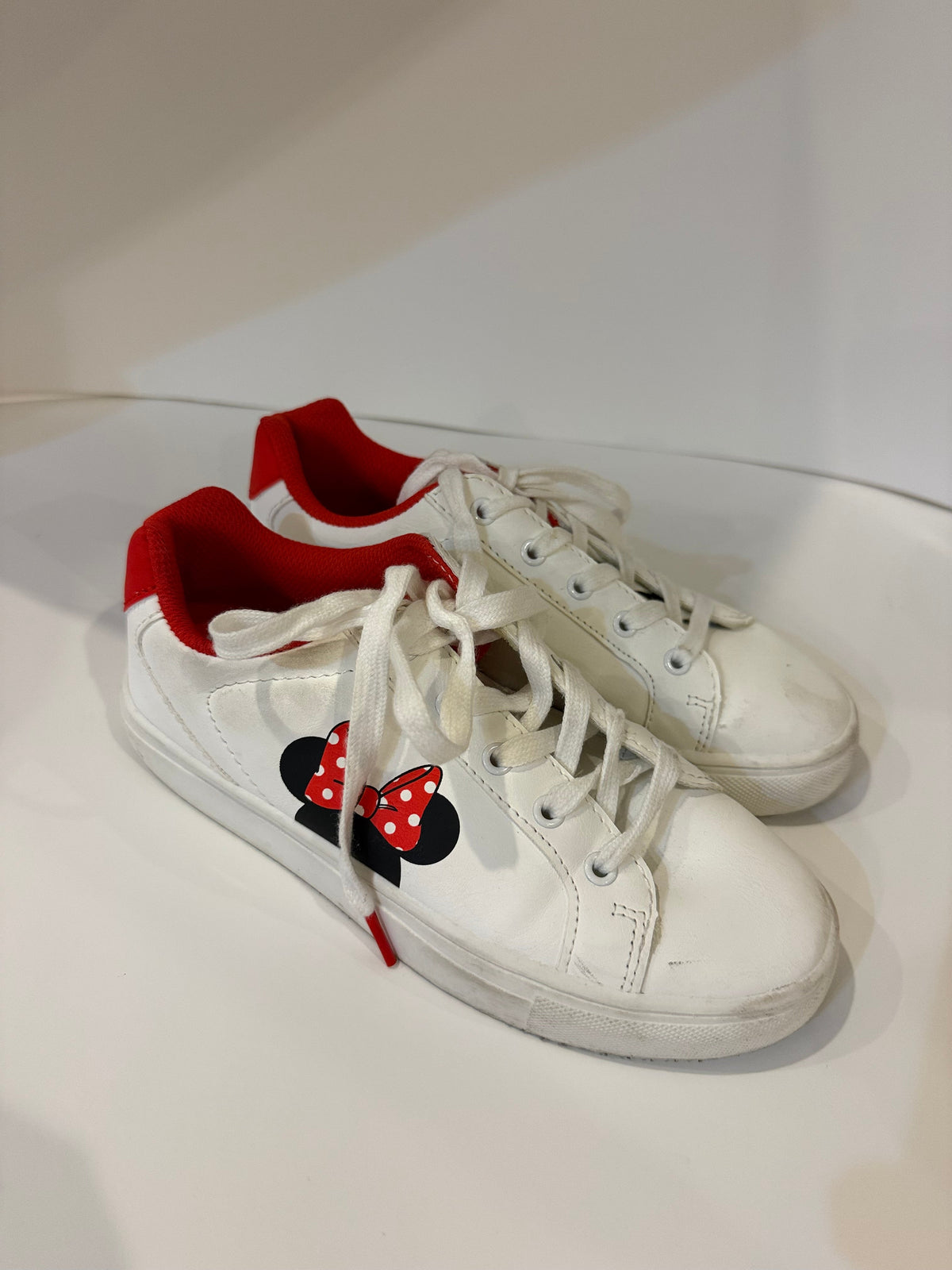 Seller #142 Girls size 4 Minnie Mouse shoes