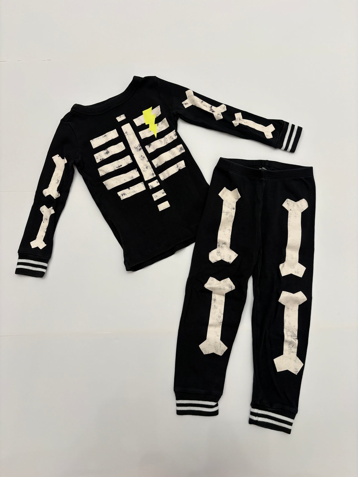 #121 boys/girls 4 Gymboree glow in the dark skeleton pajamas, GUC