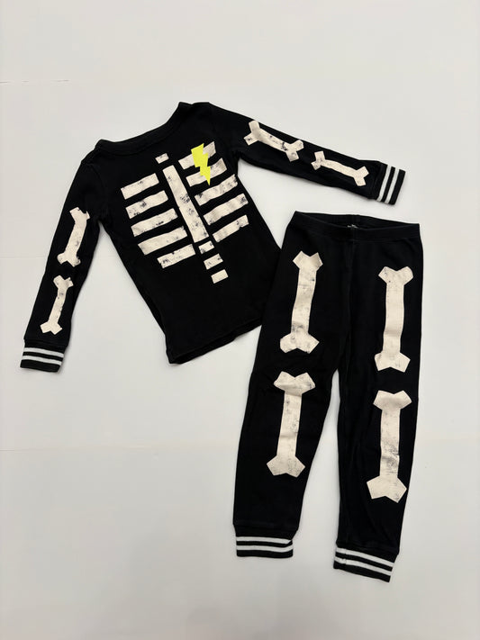#121 boys/girls 4 Gymboree glow in the dark skeleton pajamas, GUC