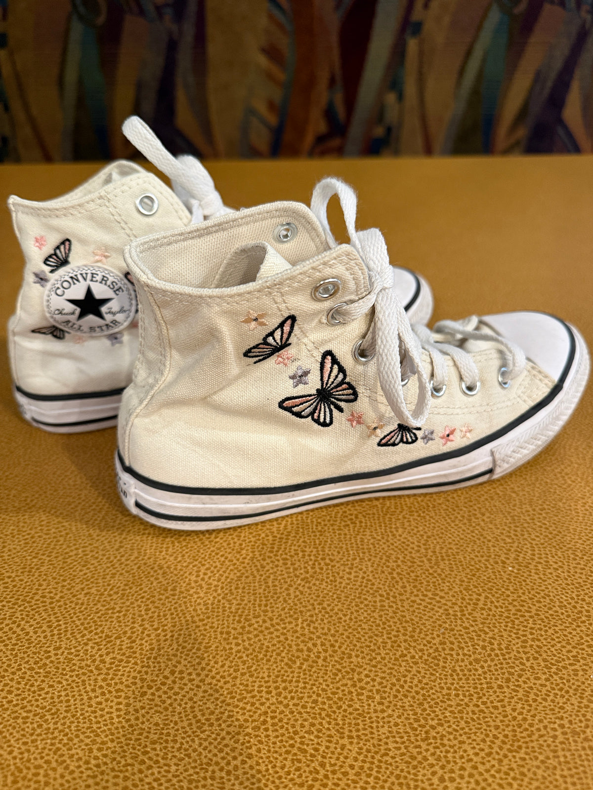 #87 Converse high top size 2 girls butterfly sneakers GUC