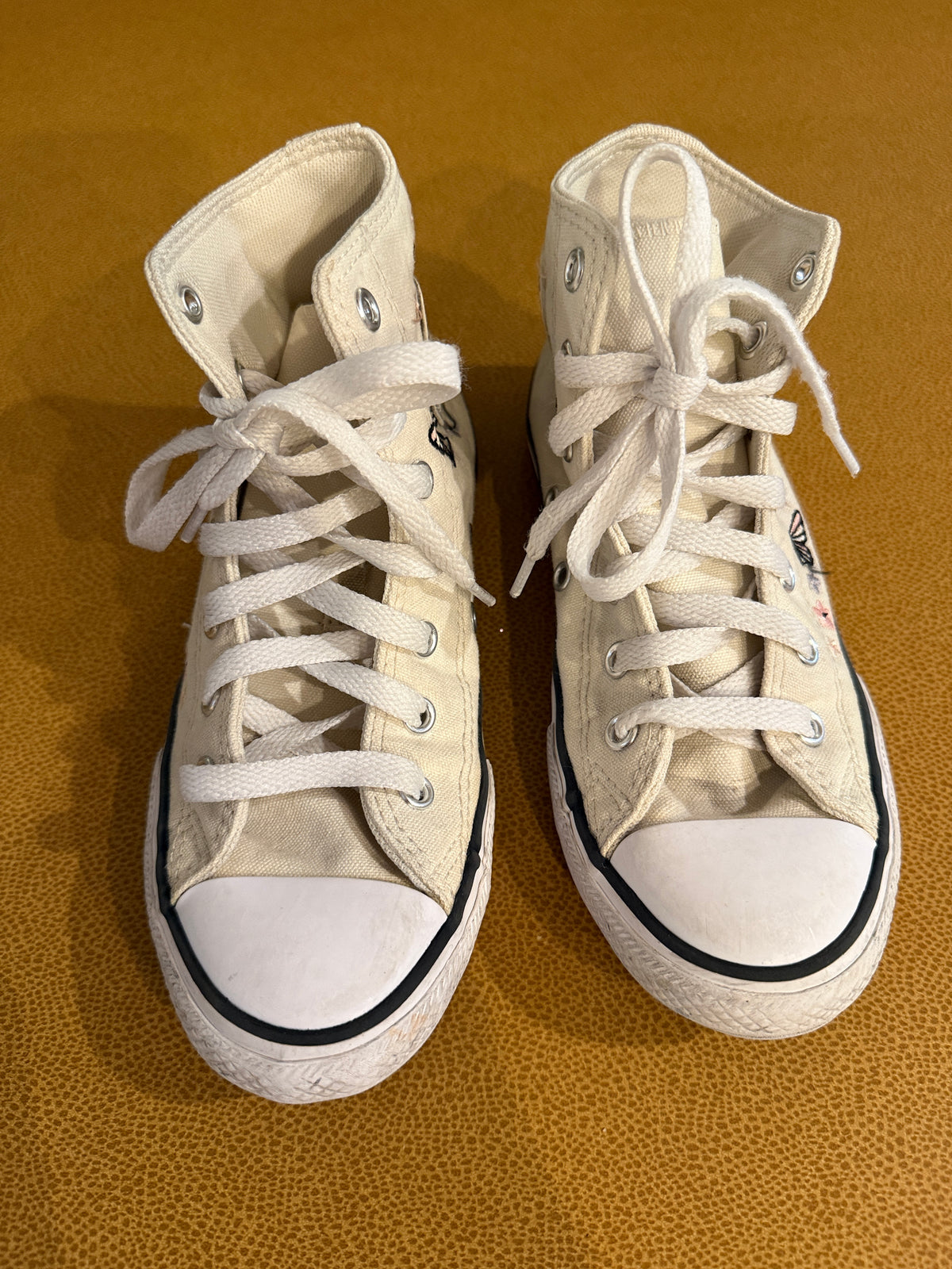 #87 Converse high top size 2 girls butterfly sneakers GUC